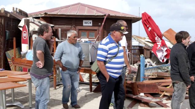 Leslie destruiu restaurantes, casas, apoios de praia e Polícia Marítima na Praia da Vieira