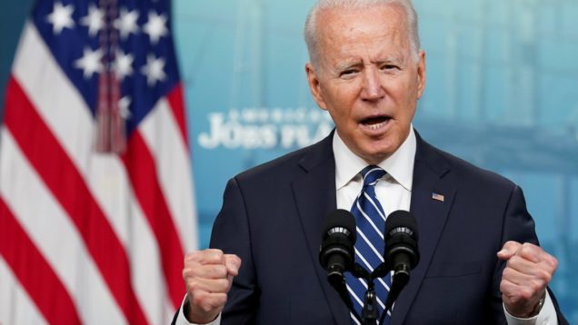 Economia dos EUA está em movimento, diz Biden após salto no emprego