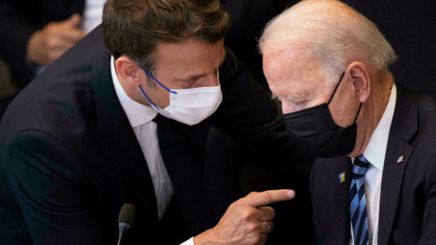 28-10 Biden e Macron